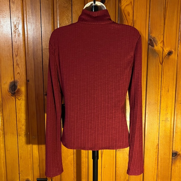 New House of Harlow 1960 x Revolve Ryan Turtleneck, size Large - Picture 5 of 11